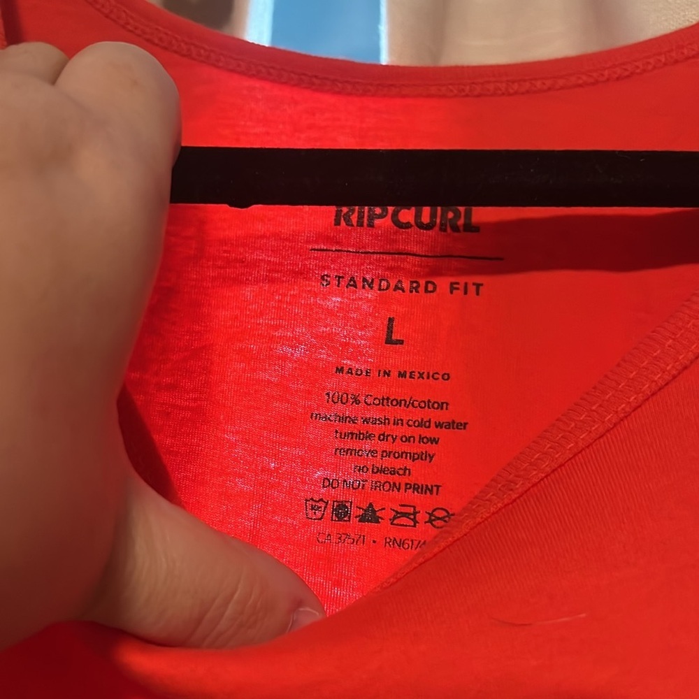 3/$30 NWT Ripcurl aloha large tank - Picture 3 of 4